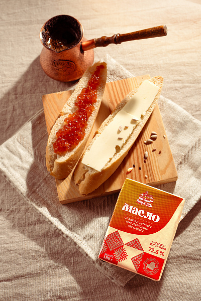 фото продукта Масло сладкосливочное «Крестьянское» несоленое 72,5%